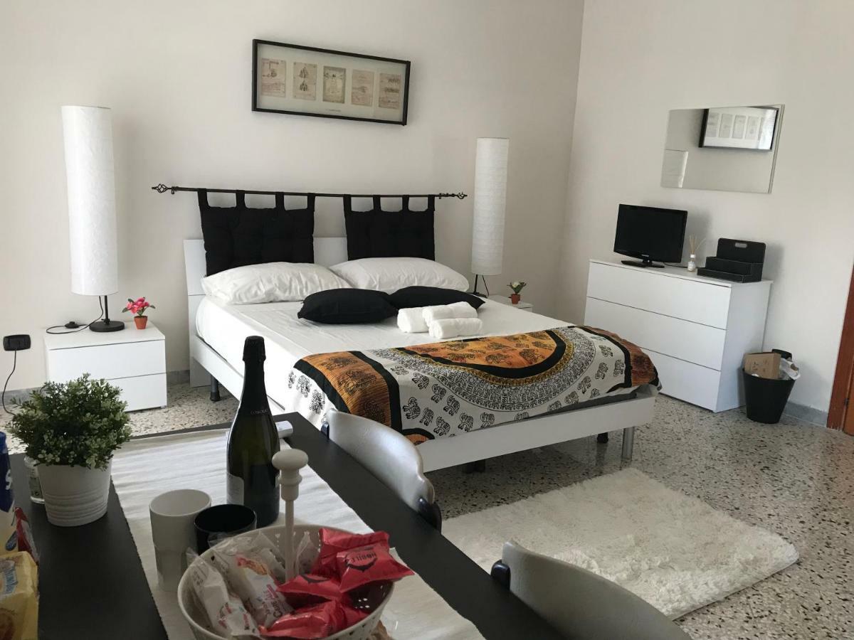 Little Room ซาแลร์โน ภายนอก รูปภาพ